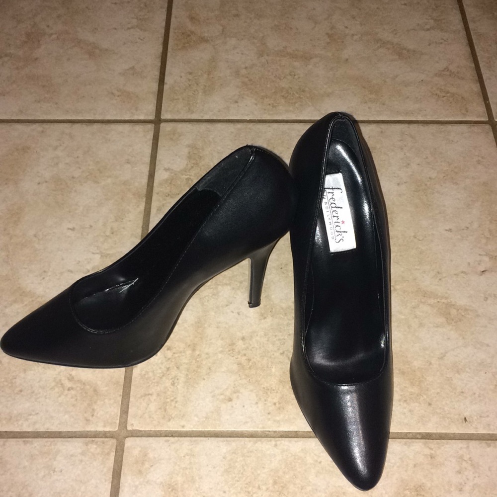 Frederick's of Hollywood Black Pumps 👠
